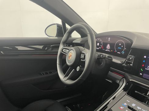 Certified 2026 Porsche Panamera image 12