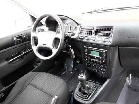 Used 2005 Volkswagen Golf GL image 54