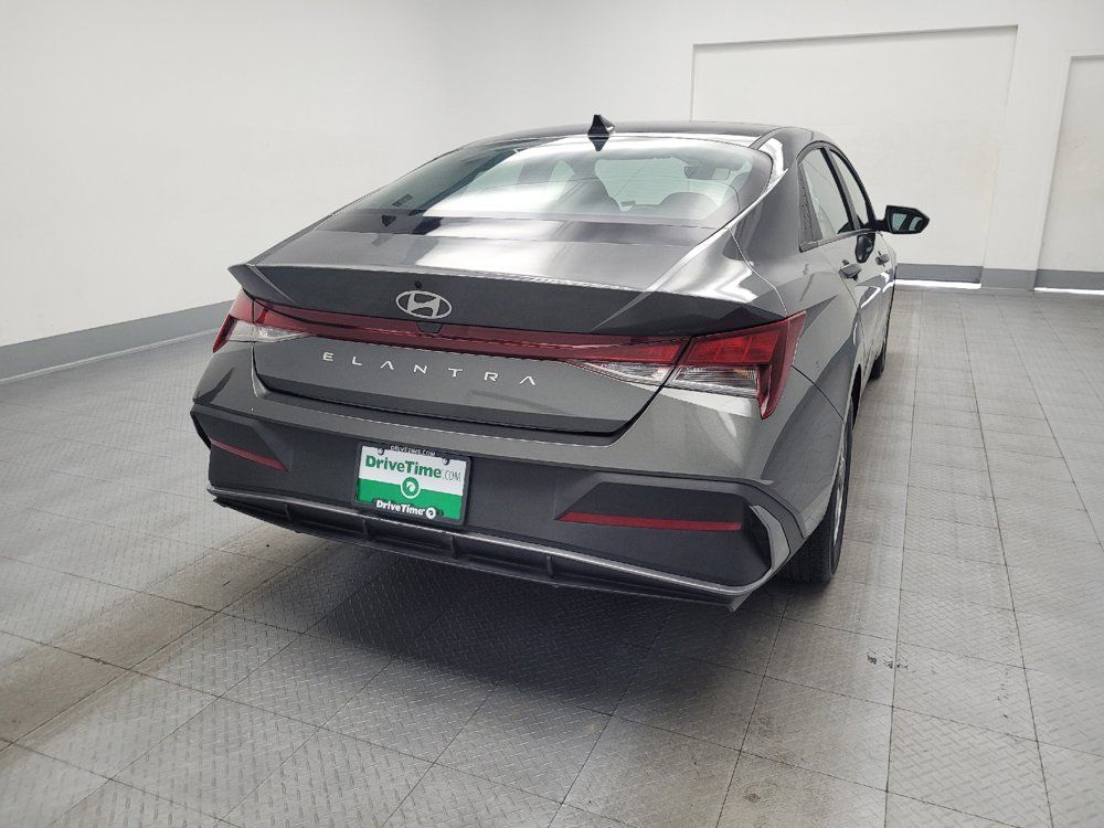 Used 2025 Hyundai Elantra SE FWD image 6