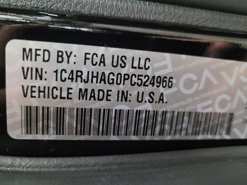 Used 2023 Jeep Grand Cherokee Laredo w/ Luxury Tech Group I image 33