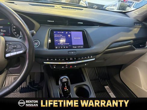 Used 2022 Cadillac XT4 Premium Luxury w/ Enhanced Visibility Package image 18