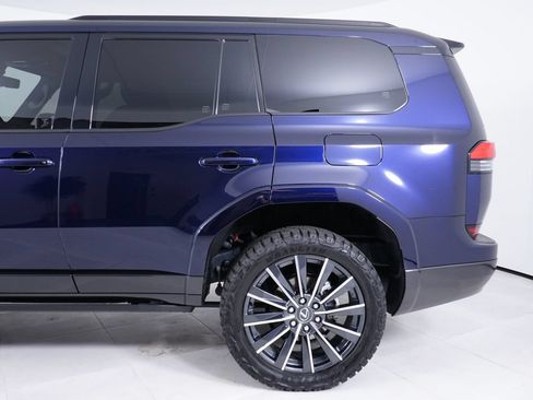 Used 2025 Lexus GX 550 w/ Accessory Package (2T) AWD/4WD image 12