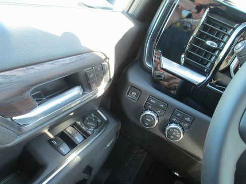 New 2026 GMC Sierra 3500 SLT w/ SLT Premium Package image 14