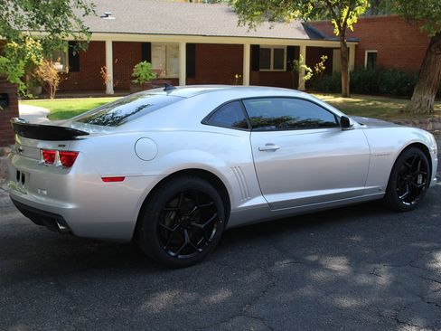 Used 2010 Chevrolet Camaro SS w/ RS Package image 6