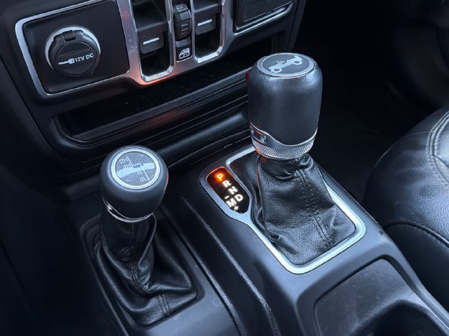 Used 2019 Jeep Wrangler Unlimited Sahara AWD/4WD image 15