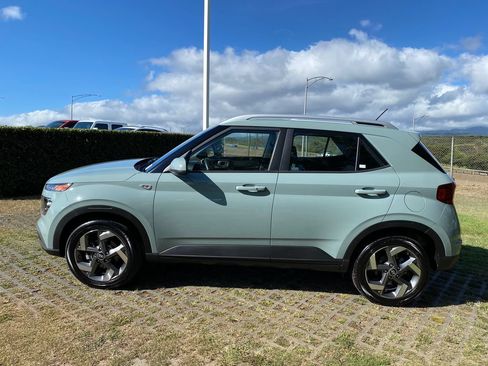 Used 2025 Hyundai Venue FWD image 22