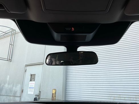 Used 2024 Nissan Pathfinder SV image 19