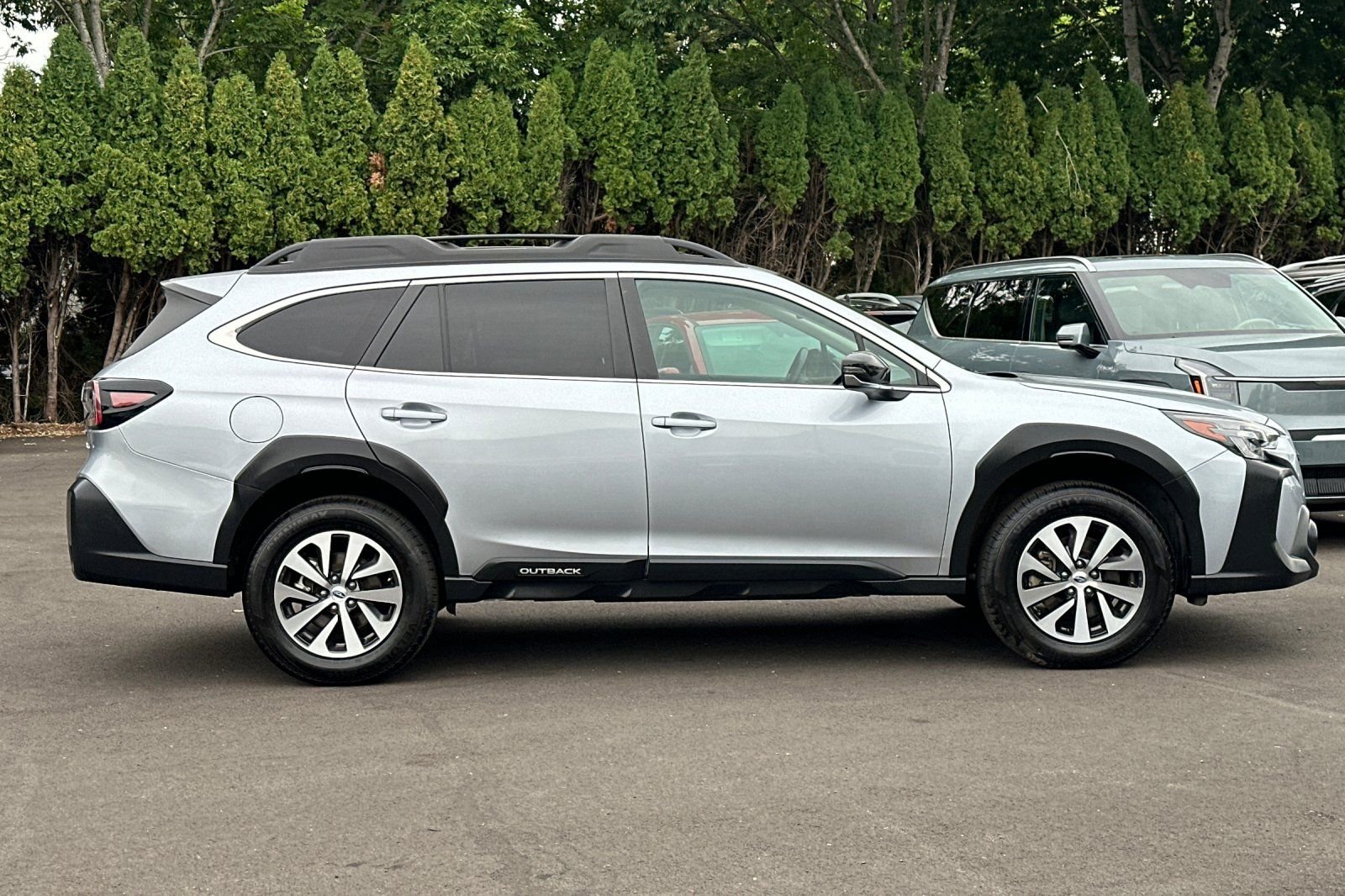 Used 2025 Subaru Outback Premium AWD/4WD image 3