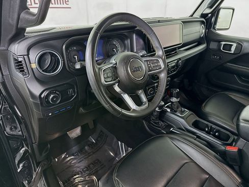 Used 2024 Jeep Wrangler Unlimited Sahara w/ Safety Group AWD/4WD image 16