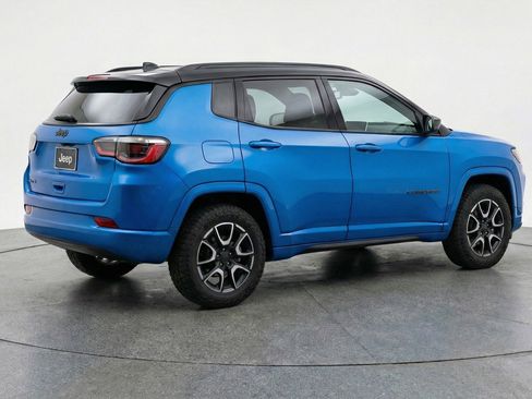Used 2025 Jeep Compass Trailhawk image 9
