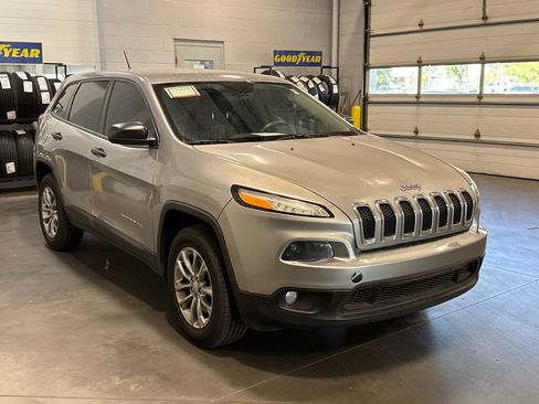 Used 2016 Jeep Cherokee Sport w/ Safety Group AWD/4WD image 3