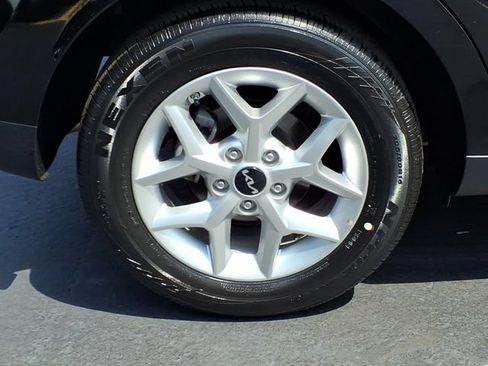 Used 2025 Kia Soul LX FWD image 7