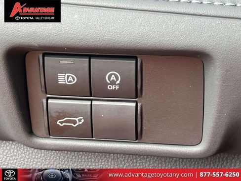 Certified 2024 Toyota Highlander XLE AWD/4WD image 24