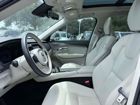 Certified 2024 Volvo XC90 T8 Plus w/ Protection Package Premier AWD/4WD image 10