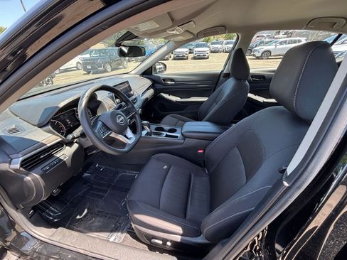 Used 2025 Nissan Altima 2.5 SV FWD image 27