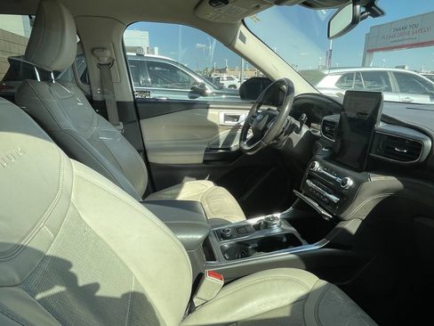 Used 2020 Ford Explorer Platinum w/ Premium Technology Package AWD/4WD image 6