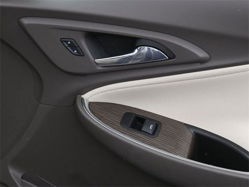 Used 2024 Chevrolet Malibu LT image 32