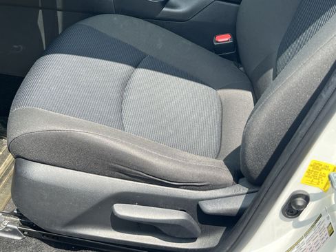 Used 2021 Toyota RAV4 LE AWD/4WD image 11