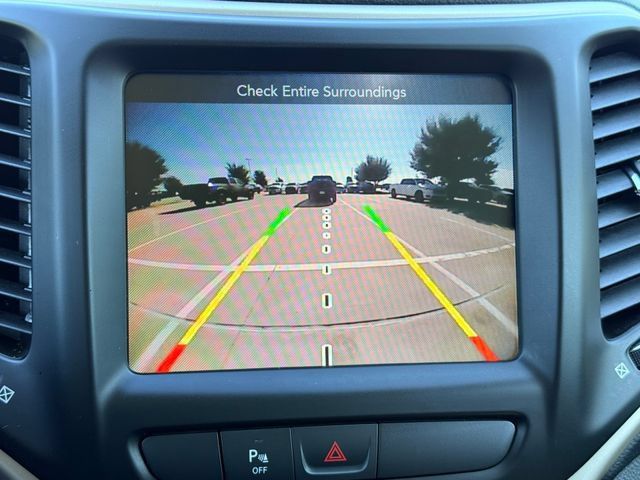 Used 2018 Jeep Cherokee Limited w/ Luxury Group FWD image 28