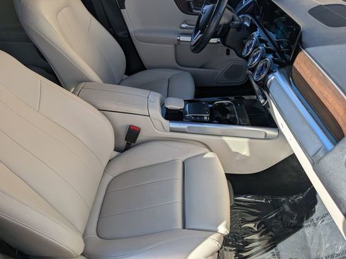 Certified 2022 Mercedes-Benz GLB 250 4MATIC image 12