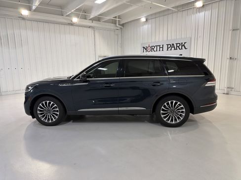 Used 2023 Lincoln Aviator Reserve w/ Elements Package Plus RWD image 2