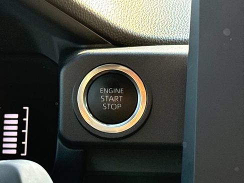 Used 2025 Toyota 4Runner SR5 AWD/4WD image 28