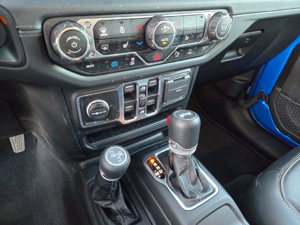 Used 2024 Jeep Wrangler Unlimited Sahara w/ Technology Group AWD/4WD image 22