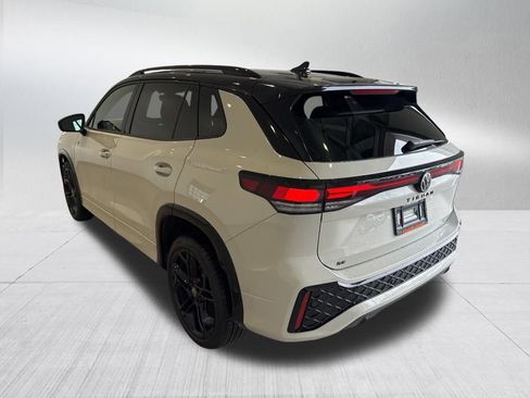 New 2026 Volkswagen Tiguan SE R-Line image 3