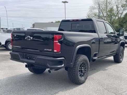New 2026 Chevrolet Silverado 2500 ZR2 image 3