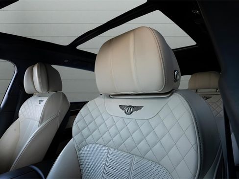 Used 2017 Bentley Bentayga image 3