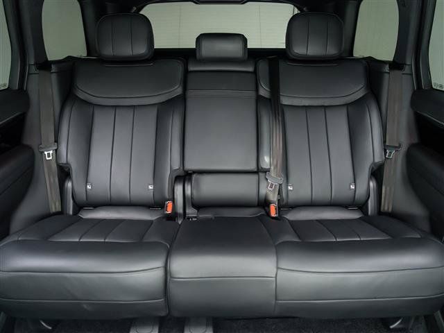 Used 2025 Land Rover Range Rover SE AWD/4WD image 17