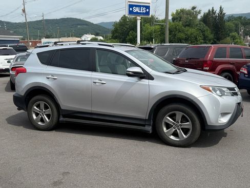 Used 2015 Toyota RAV4 XLE AWD/4WD image 4