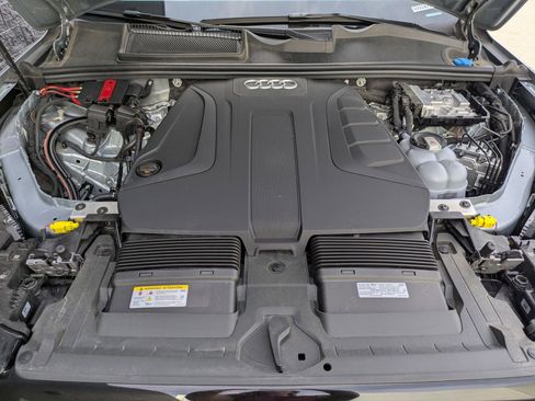 Certified 2025 Audi Q7 2.0T Premium w/ Convenience Plus Package AWD/4WD image 32
