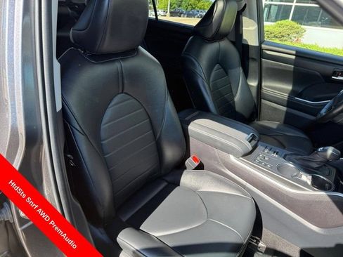 Used 2023 Toyota Highlander XLE AWD/4WD image 11