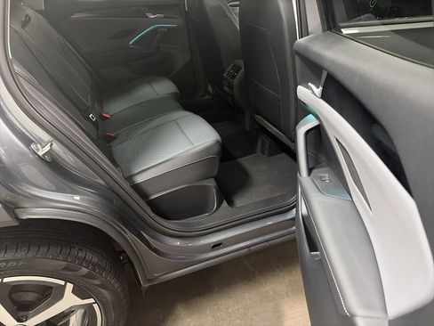 Certified 2025 Volkswagen Tiguan SE image 31