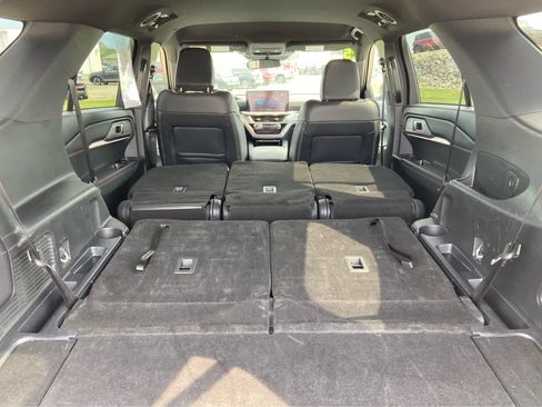 Used 2025 Ford Explorer ST-Line w/ ST-Line Street Pack AWD/4WD image 9