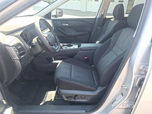 Certified 2025 Nissan Rogue SV FWD image 11