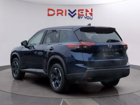 Used 2025 Nissan Rogue SV AWD/4WD image 3