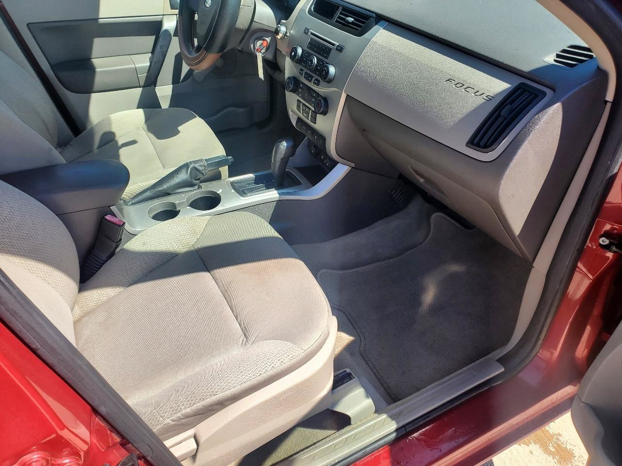 Used 2010 Ford Focus S FWD image 5