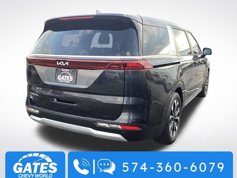 Used 2024 Kia Carnival EX image 9