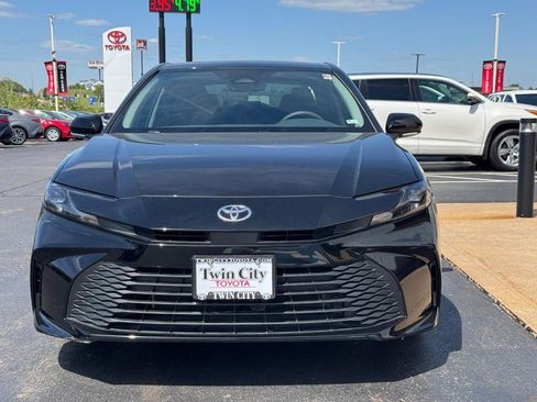 Certified 2025 Toyota Camry LE FWD image 9