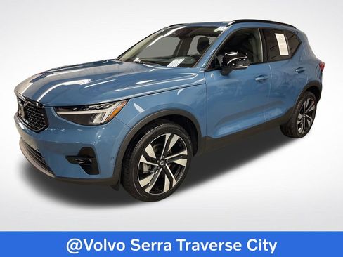 Used 2024 Volvo XC40 B5 Plus AWD/4WD image 1