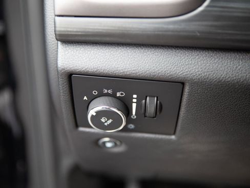 Used 2019 Jeep Grand Cherokee Laredo AWD/4WD image 19