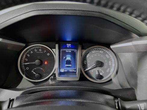 Used 2022 Toyota Tacoma SR5 w/ Technology Package RWD image 21