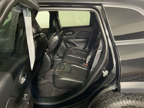 Used 2019 Jeep Cherokee Trailhawk w/ Comfort/Convenience Group image 33