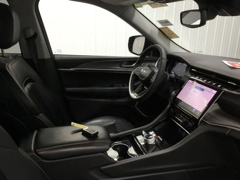 Used 2023 Jeep Grand Cherokee L Limited image 45