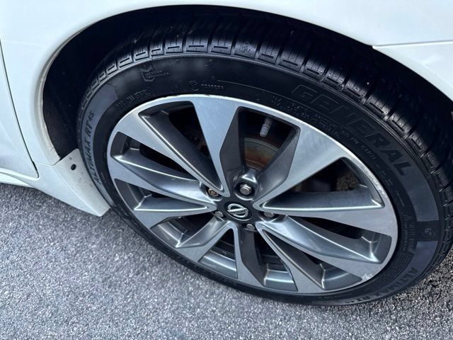 Used 2020 Nissan Maxima Platinum w/ Sport Mat Group FWD image 5