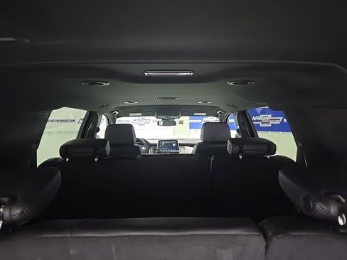 Used 2024 Chevrolet Suburban LT image 25