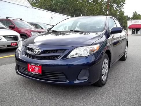 Used 2011 Toyota Corolla LE image 1