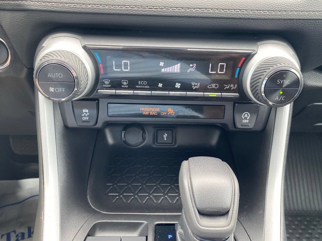 Used 2021 Toyota RAV4 XLE FWD image 23